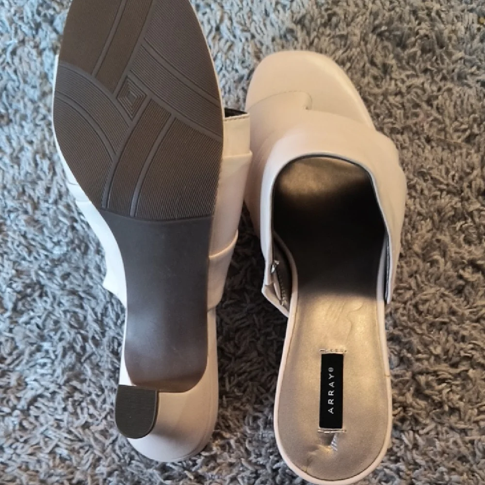 Array Women's Cream Mules - Picture 1 of 1